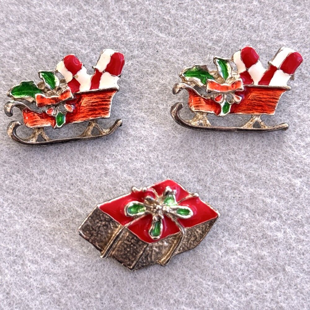 Vintage Pot Metal Christmas Scatter Brooches Pins Lot of 3 Sleighs Gift Packages